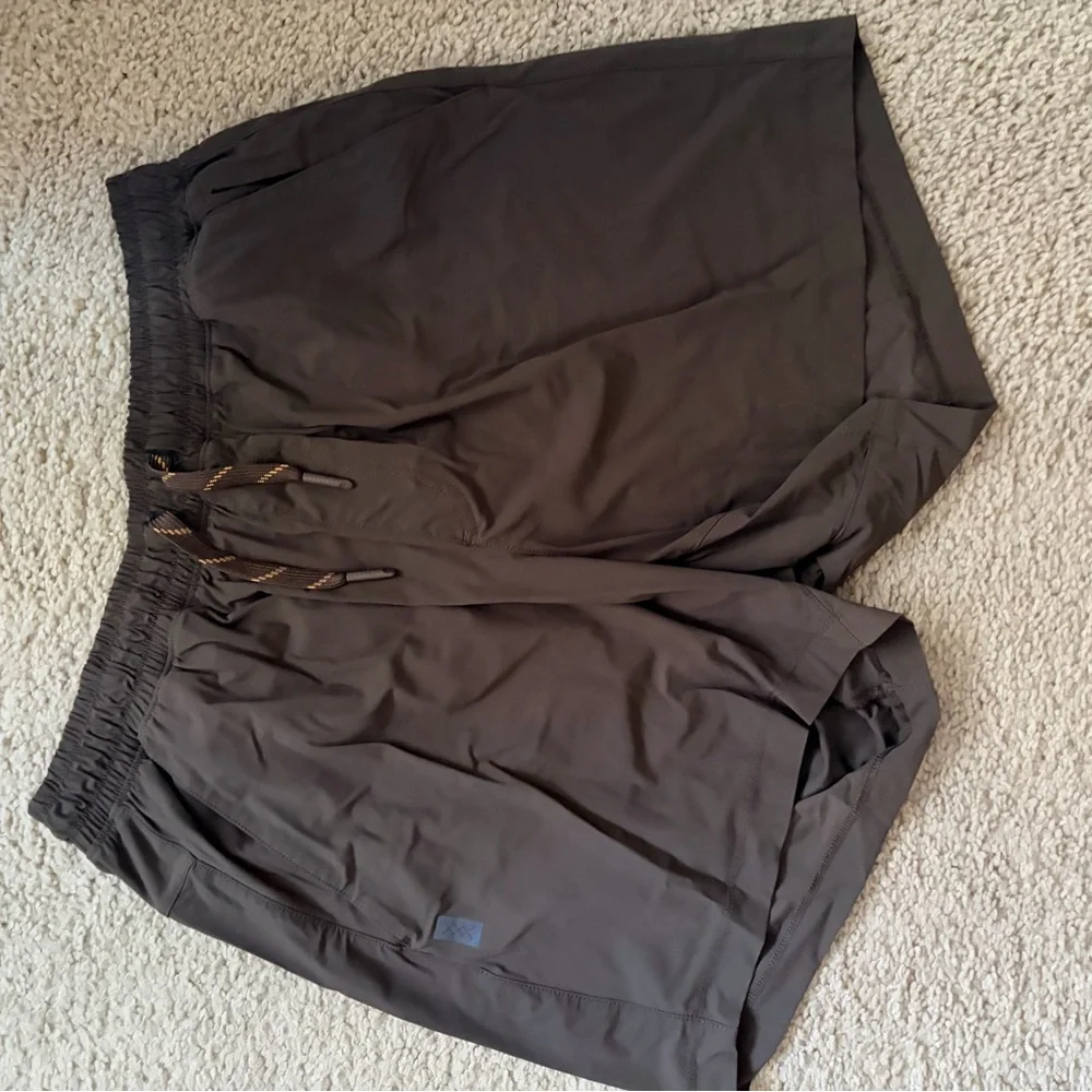 Rhone Mens Medium, 5" Pursuit Short - Unlined, cafe Noir color - Picture 1 of 6